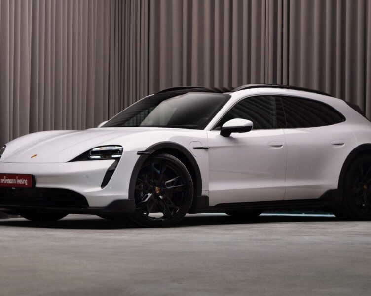Porsche Taycan keasing
