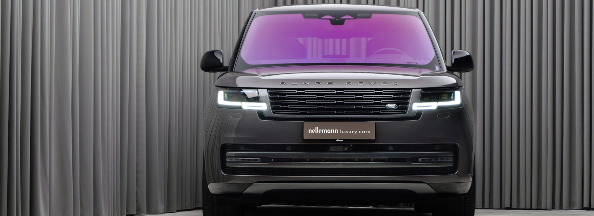 Range Rover i vores showroom i Taastrup